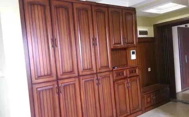 玄关别再傻傻放鞋柜了,看我家怎么装的,一进门就把大家吸引住了