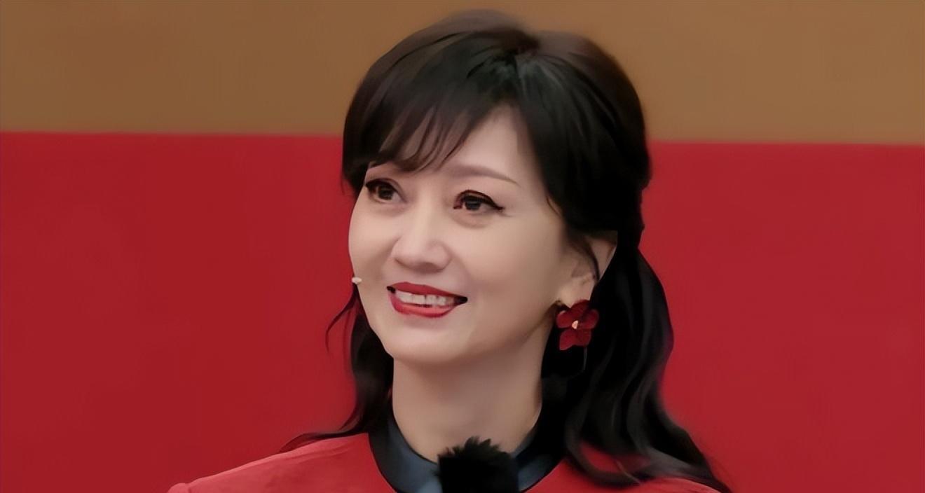 邓萃雯|邓萃雯知三当三，32岁遭渣男陷害，却三度翻红