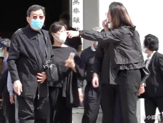 曾江|曾江丧礼现场曝光，女儿捧手捧遗像神情哀伤，众星送老友最后一程