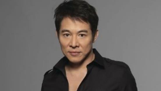 李连杰|李连杰：“情义千斤不抵胸脯四两”站在票房顶端的男人