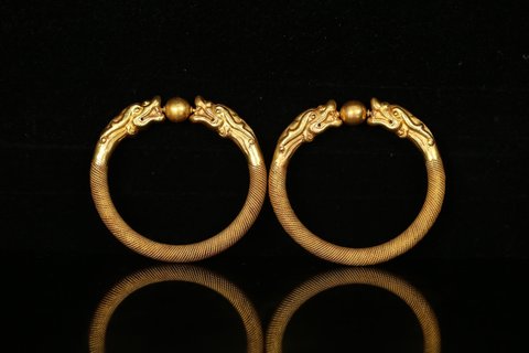 |收藏精品！清 金器 黄金双龙戏珠手镯一对