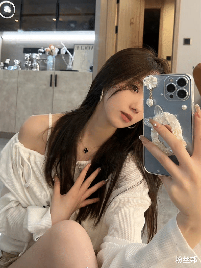 姜允儿|姜允儿跳槽后人气仅100多人，没有跳舞天赋，黑桃A看几百次没学会