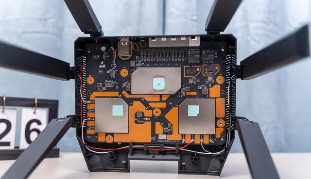 性能强大无短板，外观酷炫用料足、中兴AX5400Pro+旗舰版路由器