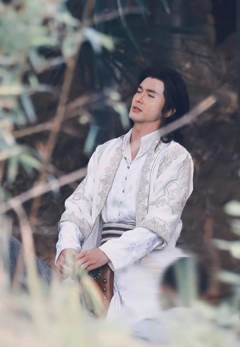 高伟光|众星参加聚会！周一围猛抽雪茄满脸通红，高伟光何润东酒杯不离手