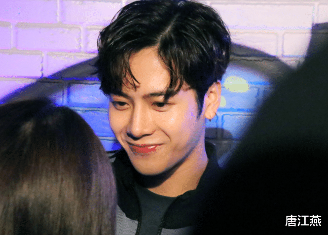 王嘉尔|王嘉尔肯定能做到立足于国际,他真的厉害,粉王嘉尔真的好幸福