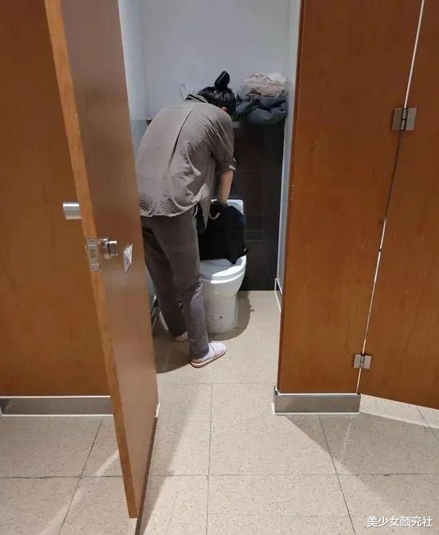 躲在上海虹桥卫生间里的阿芬，被热搜给“救了”