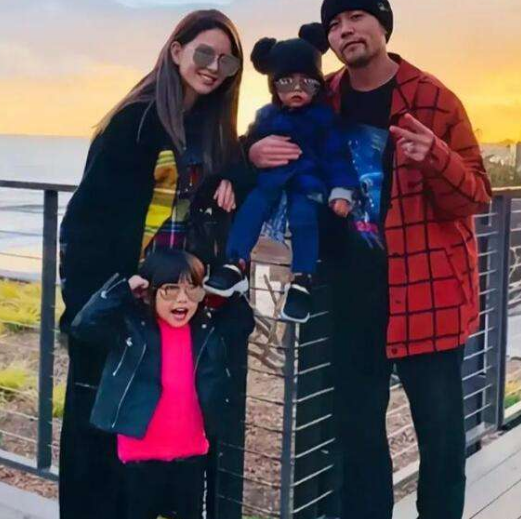 周杰伦|昆凌曝三胎的秘密,原因叫人笑掉下巴,周杰伦被歌迷的祝福声淹没