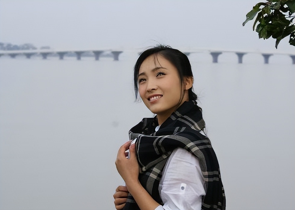 白静|英年早逝的8位女星，她们已经走了，记忆中还有她们的身影