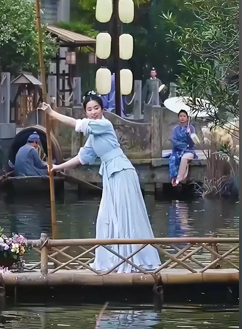 刘亦菲|欲乐的享乐主义不及跳脱红尘之美！（谈刘亦菲与章小惠的境界）