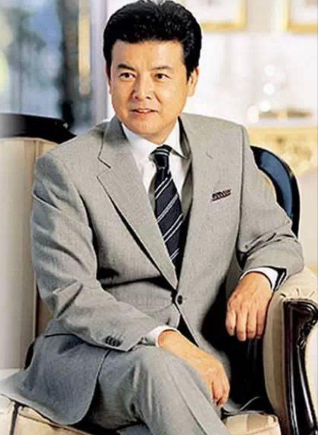 红薯 ?三浦友和才是“反油腻”男人：穿西装，梳大背头，70岁依然优雅！