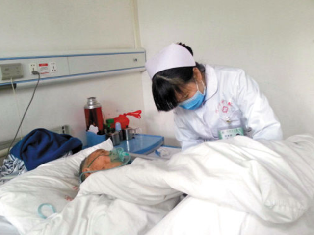 2014年吴伟青案:好心扶摔倒老人反遭索赔20万,跳水自尽以证清白