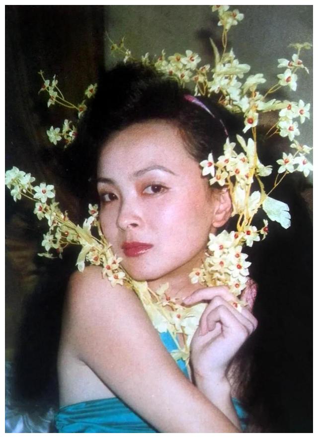 周洁|演员周洁:演杨贵妃爆红,35岁退圈出国,60岁包27万飞机回国去世