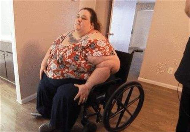 安吉 她体重584斤，脾气差男友离去，让怀孕女儿照顾，今女儿比她还胖