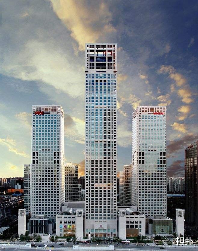 浙江富豪沈国军,不仅长相帅气,坐拥十几个商场收租还娶明星为妻