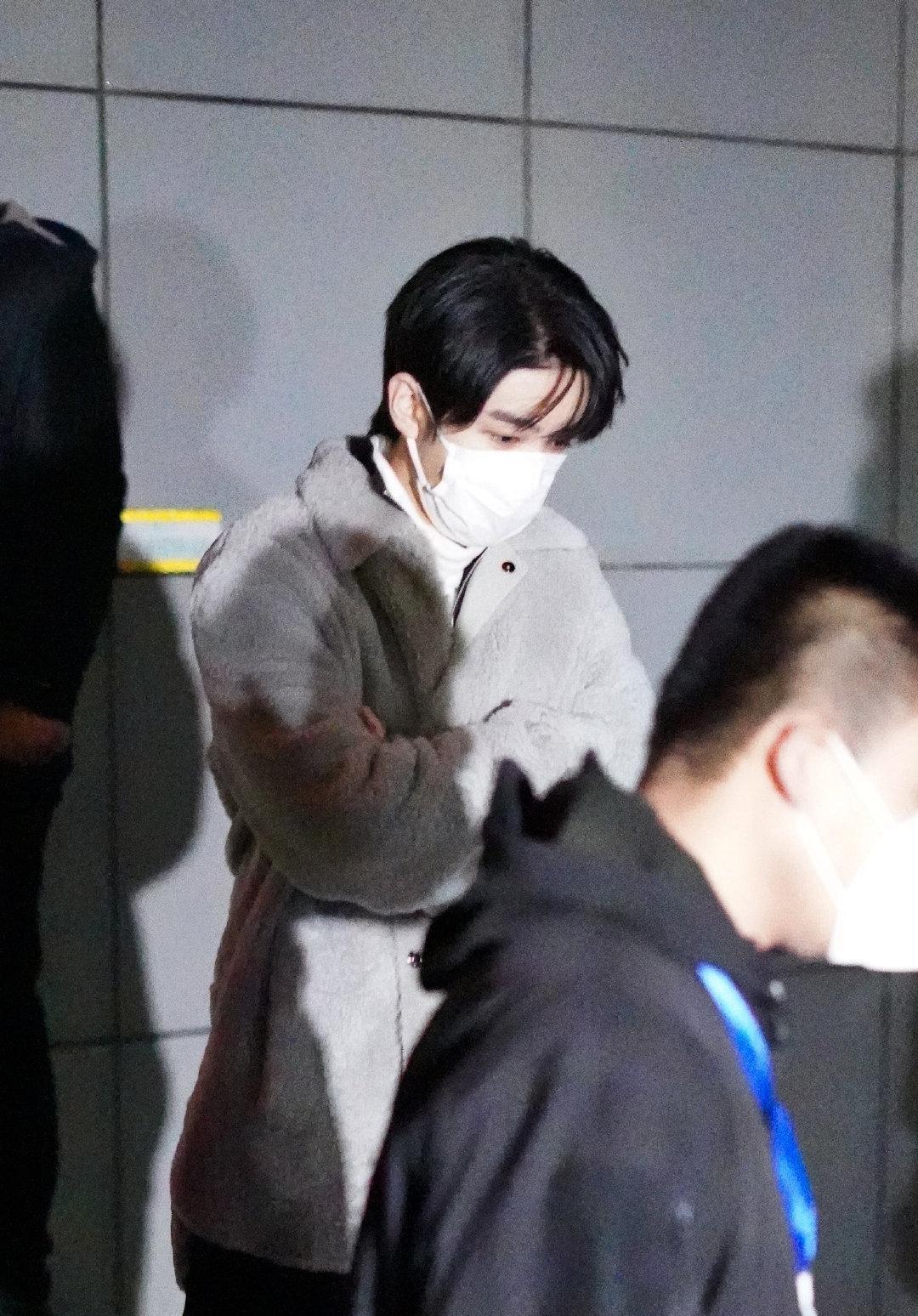 王俊凯|赵丽颖、杨幂、王俊凯央视百花迎春晚会录制路透来了，期待播出