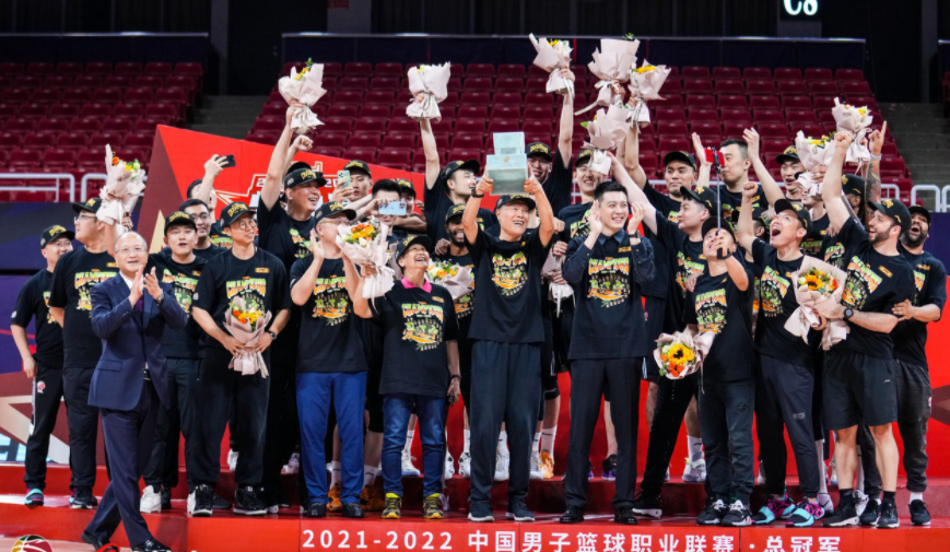 辽宁男篮|郭艾伦直播谈离队：没有什么东西是永恒的，对辽篮问心无愧！