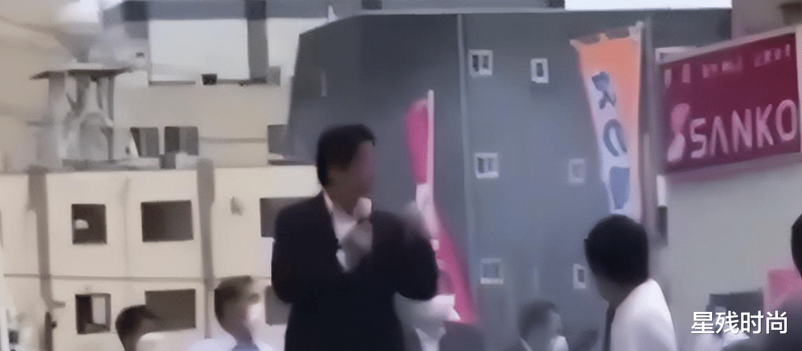 安倍晋三遇袭身亡！美女保镖更是成了笑话