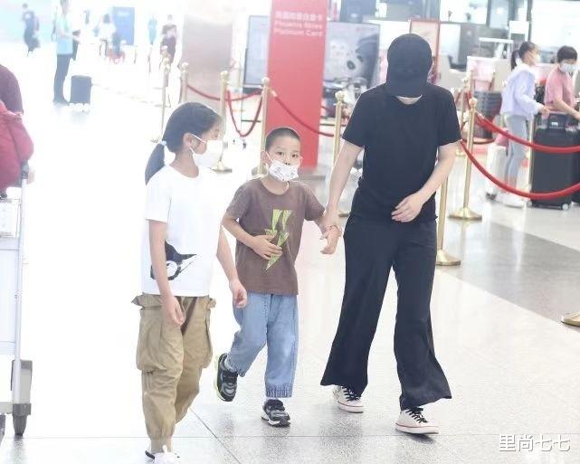 梅婷|梅婷一对儿女变化大！夫妻俩全程只顾二胎儿子，女儿却被忽视