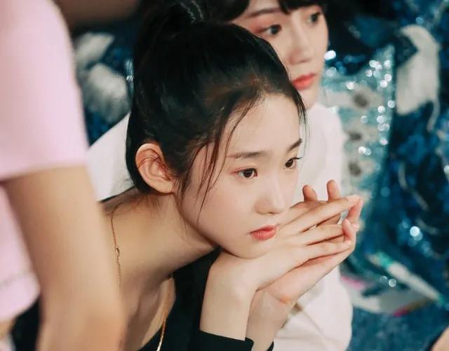 唐嫣|“小白兔”张艺凡的“黑化史”，娱乐圈就是个大染缸