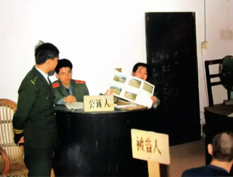 “她不给她弟弟钱就该死”,30岁女博士回娘家探亲,惨遭父亲杀害