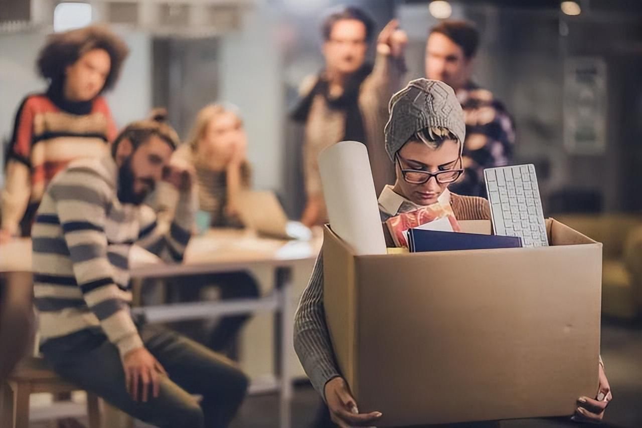 女士的法则|00后大军即将进攻职场,2022年毕业生突破千万,找工作有多难