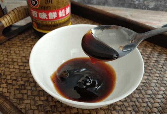 才知道,耗油不能长期放在厨房,小心长满霉菌!给孩子吃看仔细了