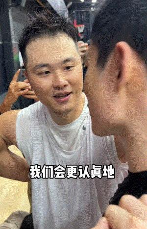 穿衣搭配|100多万人围观,“晏鼠组合”很强,但根本打不了退役职业球员!