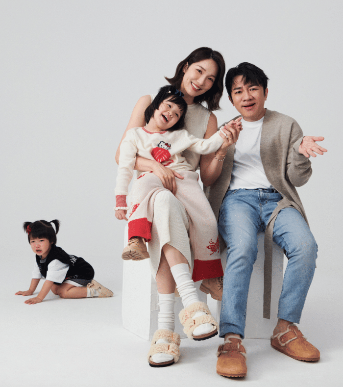 小姐姐|王祖蓝送娃在上海入学，调侃李亚男探头张望：家长开学日统一姿势