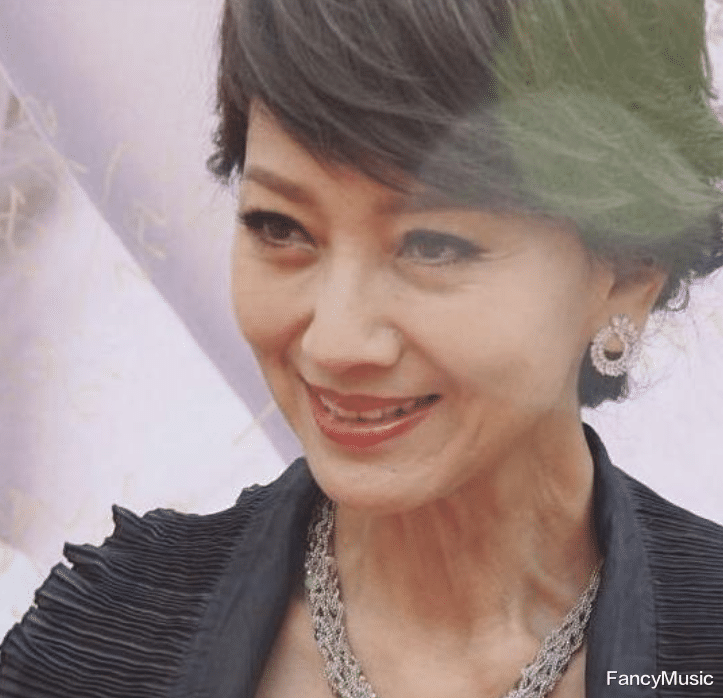 刘晓庆|离开精修,这些女神的颜值还抗打吗?皱纹多到像老奶奶,该退休了