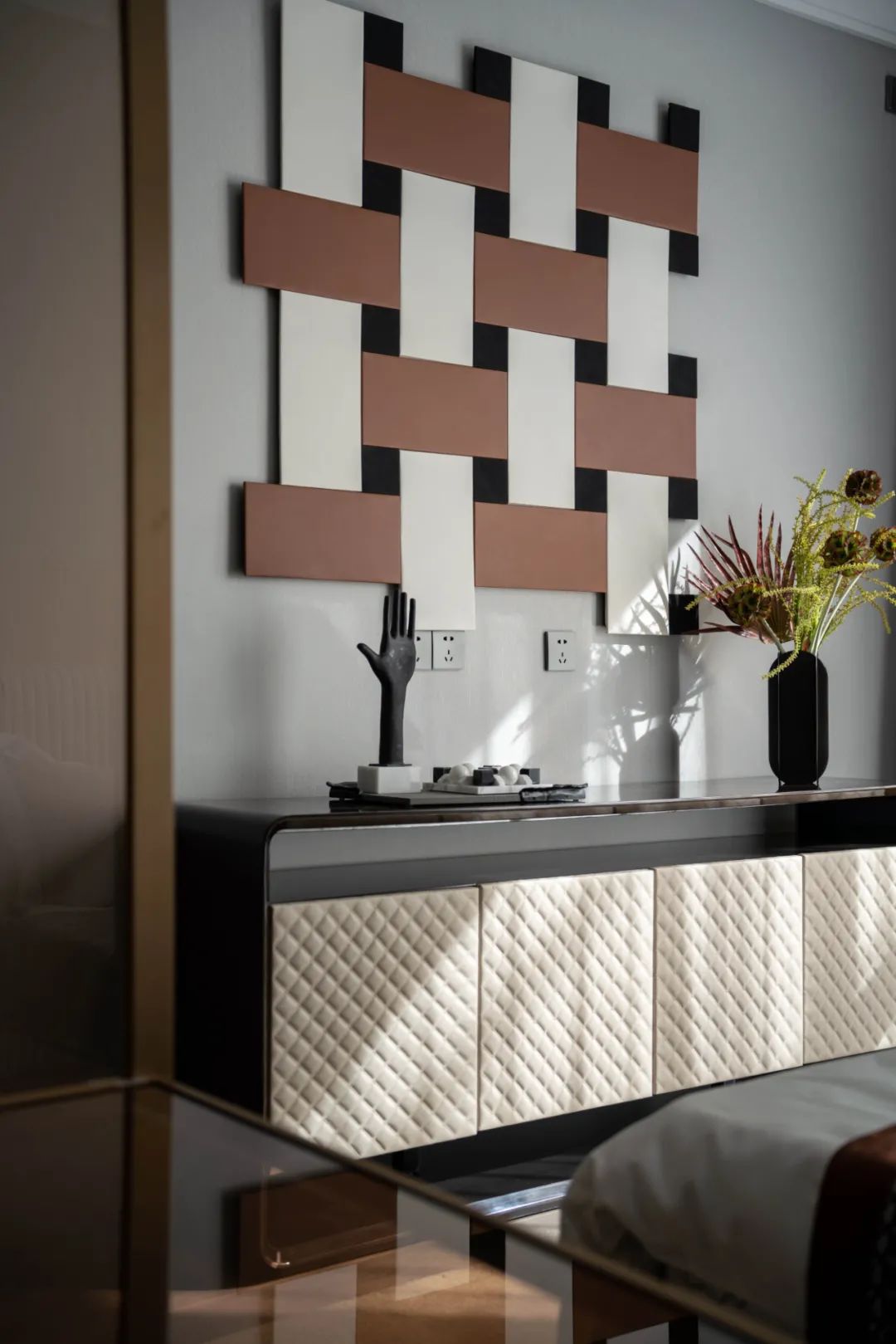 大户型的品质生活,简单中透露着清淡的奢华、高贵