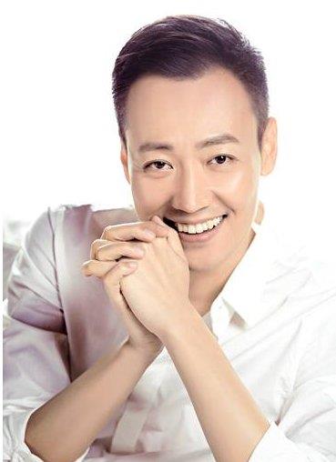 张嘉益|他为照顾妻子拒演《潜伏》，意外成就孙红雷，今靠《八佰》翻红