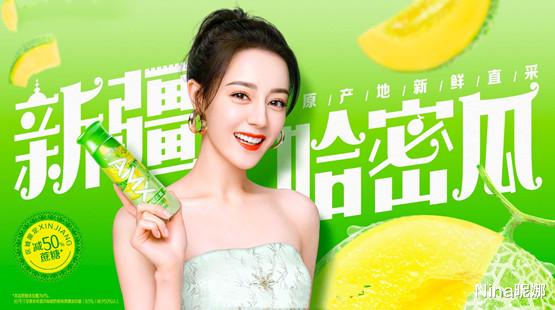 迪丽热巴|迪丽热巴真宠粉丝！机场“跳舞”式打招呼，打扮富婆却像三岁小孩