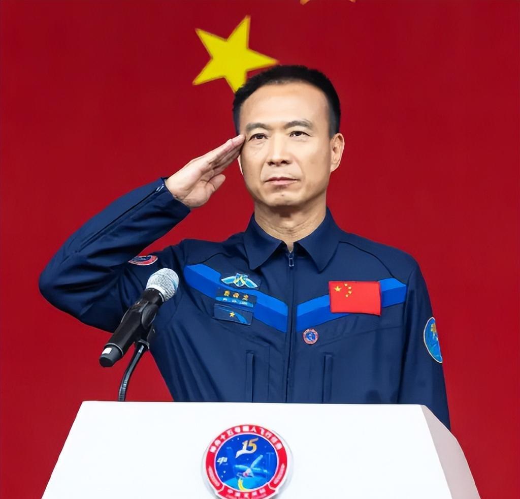 费俊龙“二征太空”,背后的家人功不可没,儿子的身份更不一般