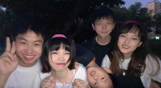 孙悦|彭四英晒4人合照被吐槽,当事人被骂到删动态,回应令人鼻头发酸