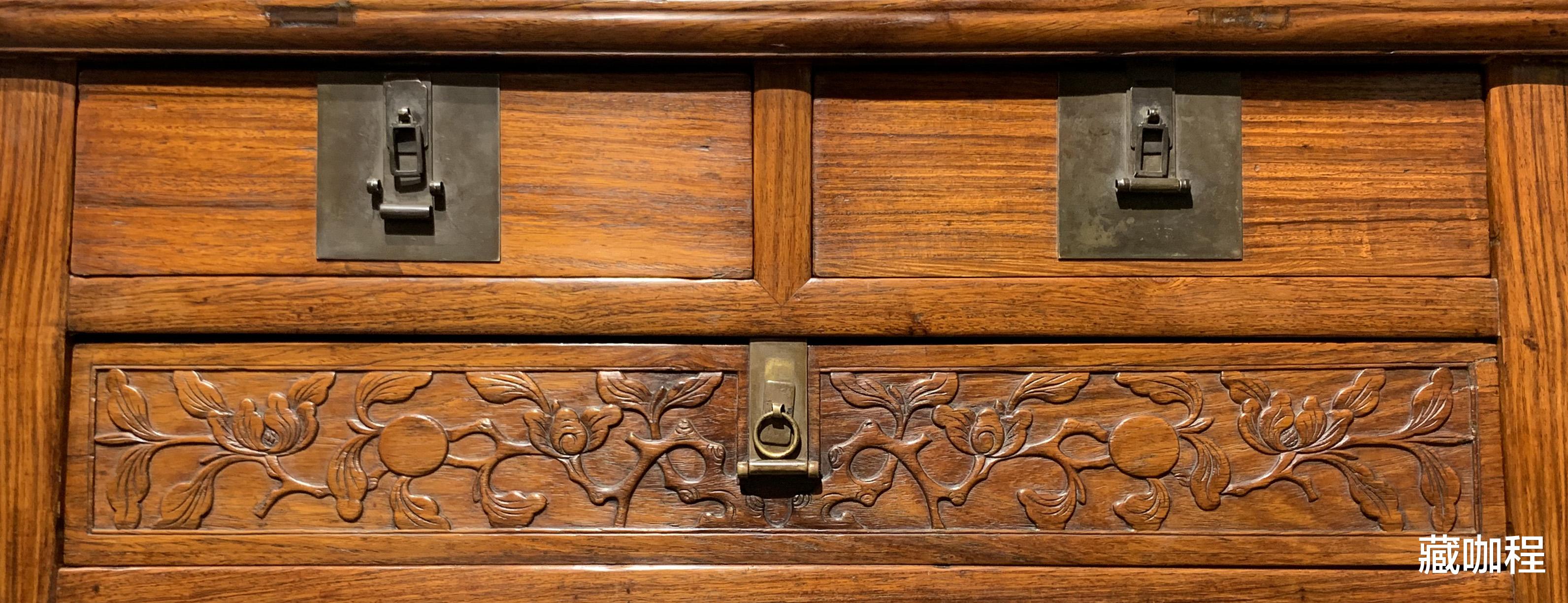 |?金光闪闪一片片，黄花梨联二橱多处一木双开