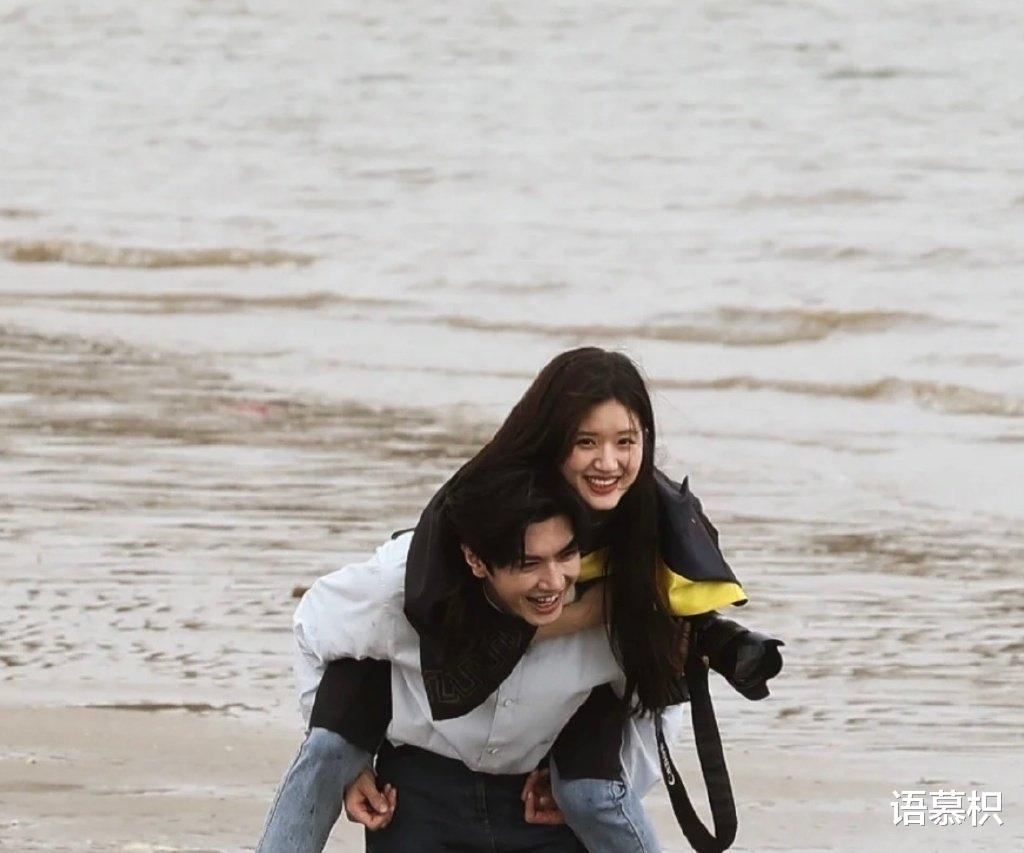 赵露思|赵露思素颜照曝光！《偷偷藏不住》搭档陈哲远，被质疑与人设不符