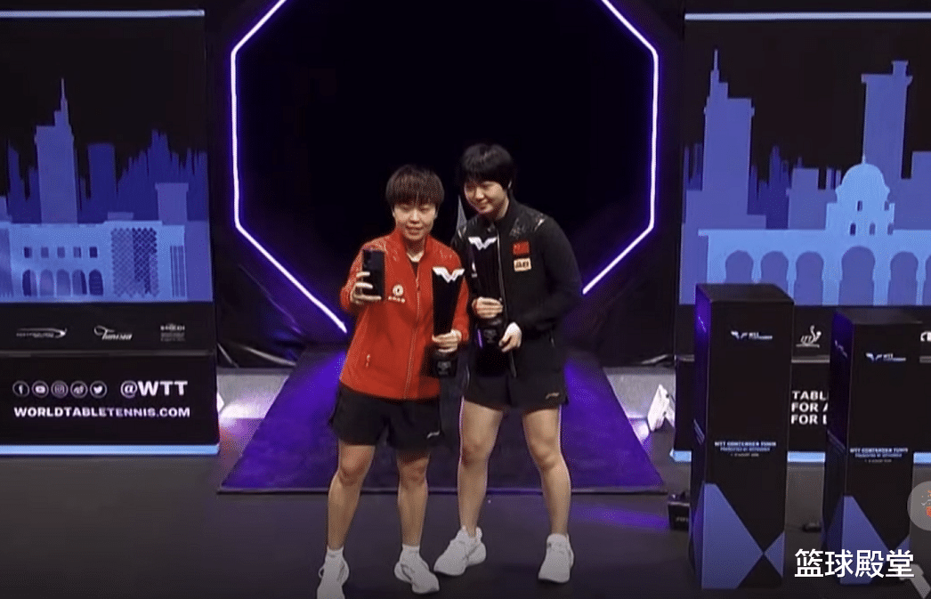 蒯曼|男女双颁奖!蒯曼被拍丑,赵子豪/薛飞懵圈领奖,日本男双腼腆