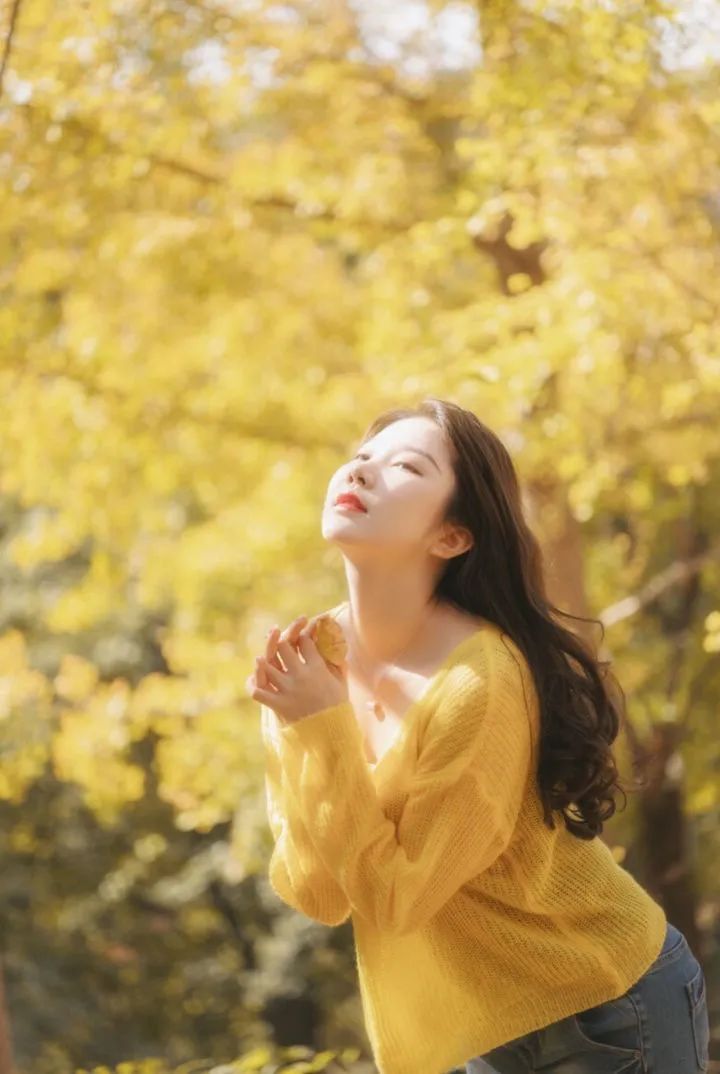 银杏林中拍摄文艺女神照,试试这些方法,拍照好看又有氛围