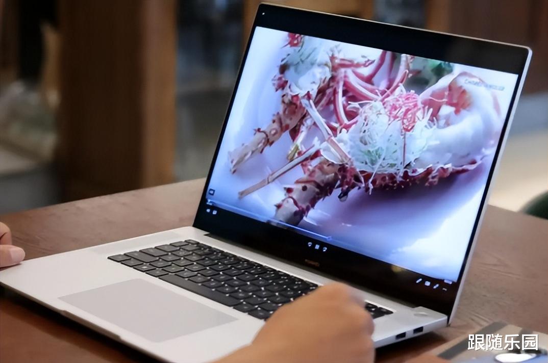 华为鸿蒙系统|EVO认证下的鸿蒙生态有多猛? 华为MateBook 16s体验评测！