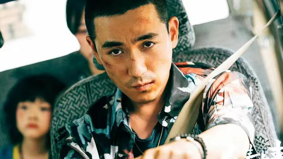 朱一龙|电影《人生大事》票房破17亿，朱一龙演“三哥”成为经典