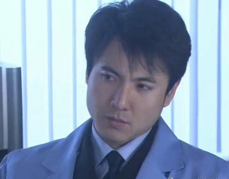 沈腾|沈腾学普拉提练身材，与教练合照超接地气，穿粉红背心显年轻