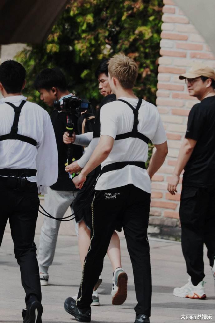 王思佳|30岁的黄景瑜突发疾病！录制《极限挑战》险晕倒，已紧急送医抢救