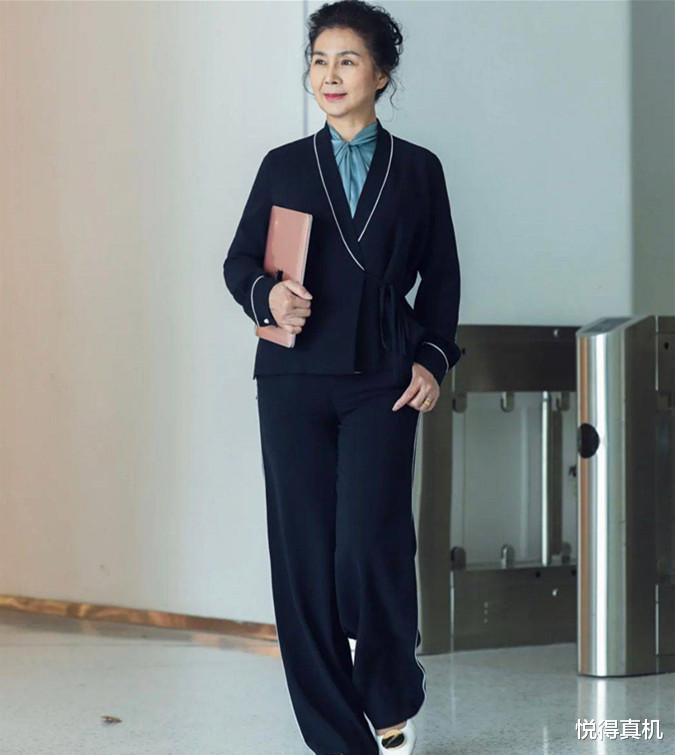 穿衣搭配|60+女人秋天这样穿,优雅温柔不做作,直接美到骨子里