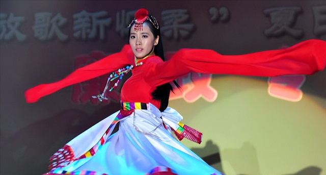 吴京|从“沈腾女郎”到“吴京女郎”,“秋雅”王智凭什么独得宠爱?