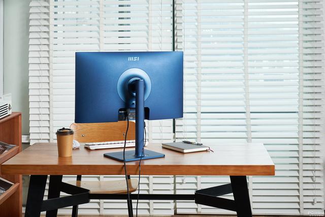 显示器|办公显示器也要追求“流行色”—微星MD241P群青版图赏