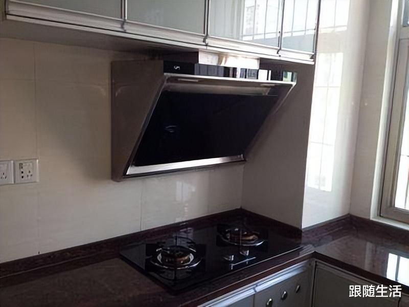 油烟机买“侧吸”还是“顶吸”？商家：两者区别很大，别买错了！