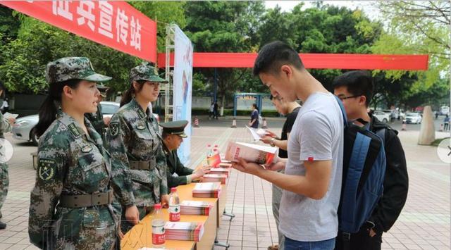 大学生|2022征兵传来好消息，达到条件的大学生，有望实现“带编入伍”