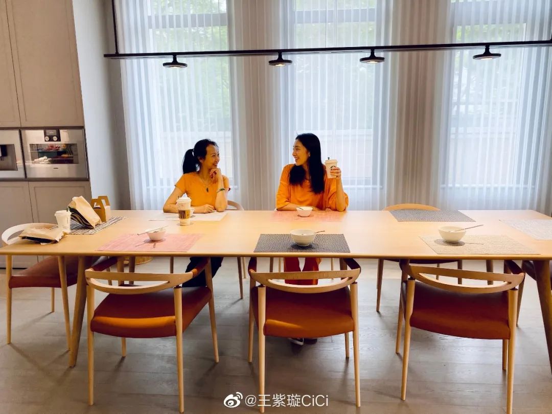 浪姐王紫璇豪宅曝光!自带室内电梯,摆满潮玩,装修品位一绝