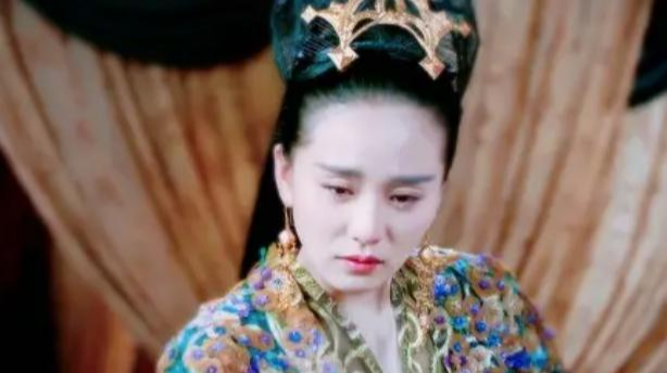 本泽马 秃头、大光明、鲶鱼刘海,发型成明星“照妖镜”?但这锅明星不背