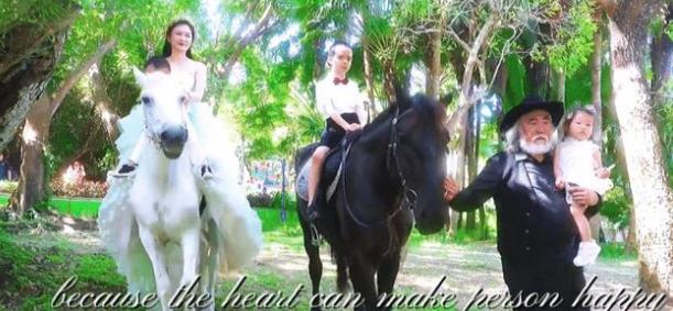 张纪中|张纪中夫妻外出度假，杜星霖身穿低领裙大玩性感，对丈夫甜蜜投喂